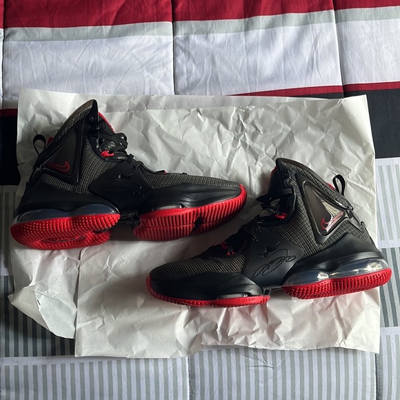 Lebron XIX (GS) Boys Basketball shoes - Picture 8 of 9